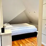 Leilighet Lovely With A View, Garden And Parking